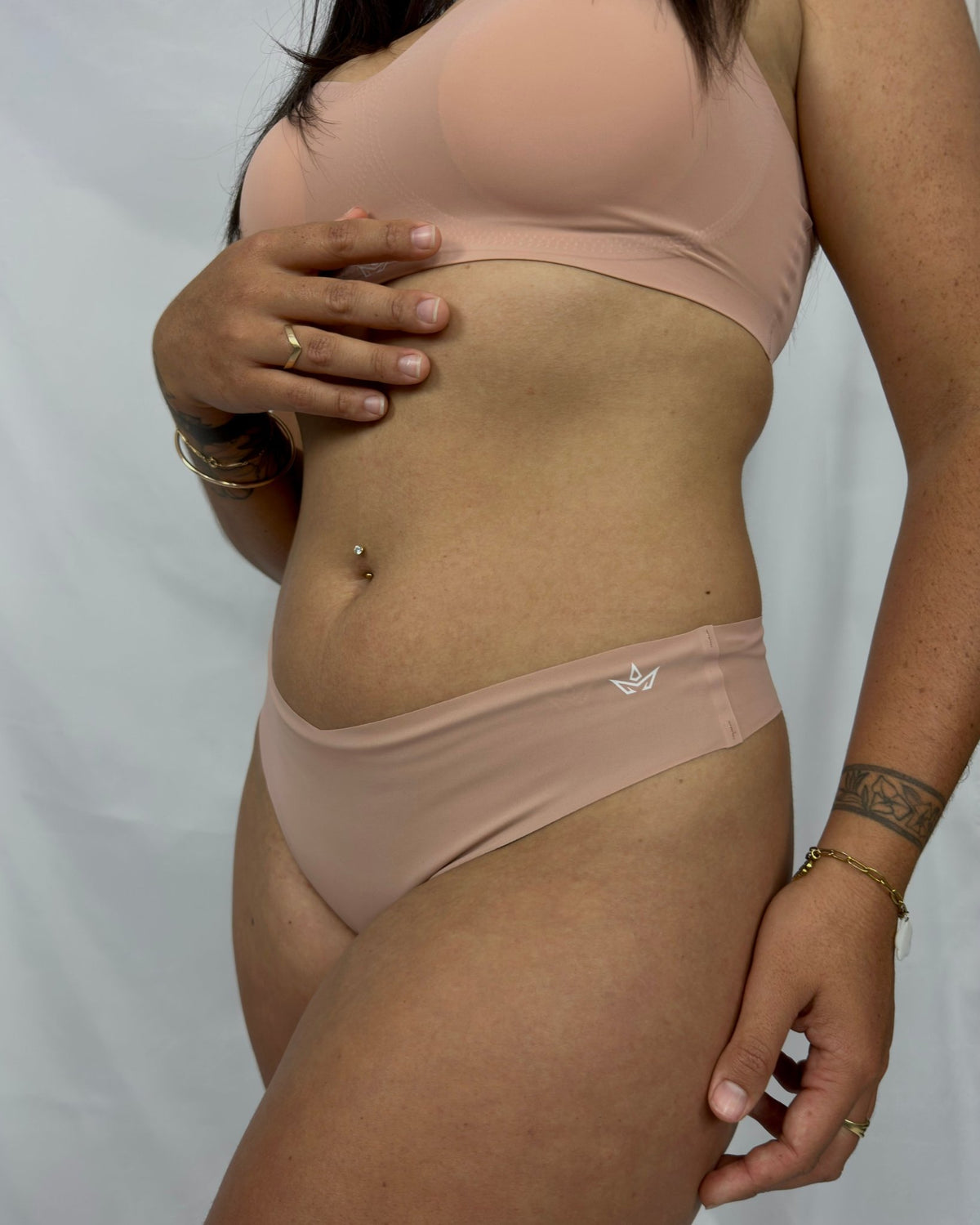 Tanga DAY2 beige (apricot) sans couture — MISSOUK, sous-vêtement confortable La Réunion